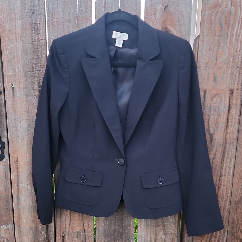 Ann Taylor Loft Single Button Closure,Black Blazer, Pre-loved, Size 6P